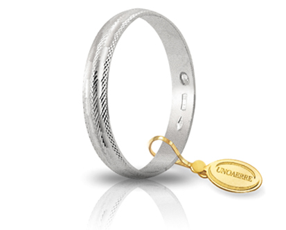 Fedina UnoAerre Camelia Oro 750: un gioiello di lusso che simboleggia l'amore eterno.