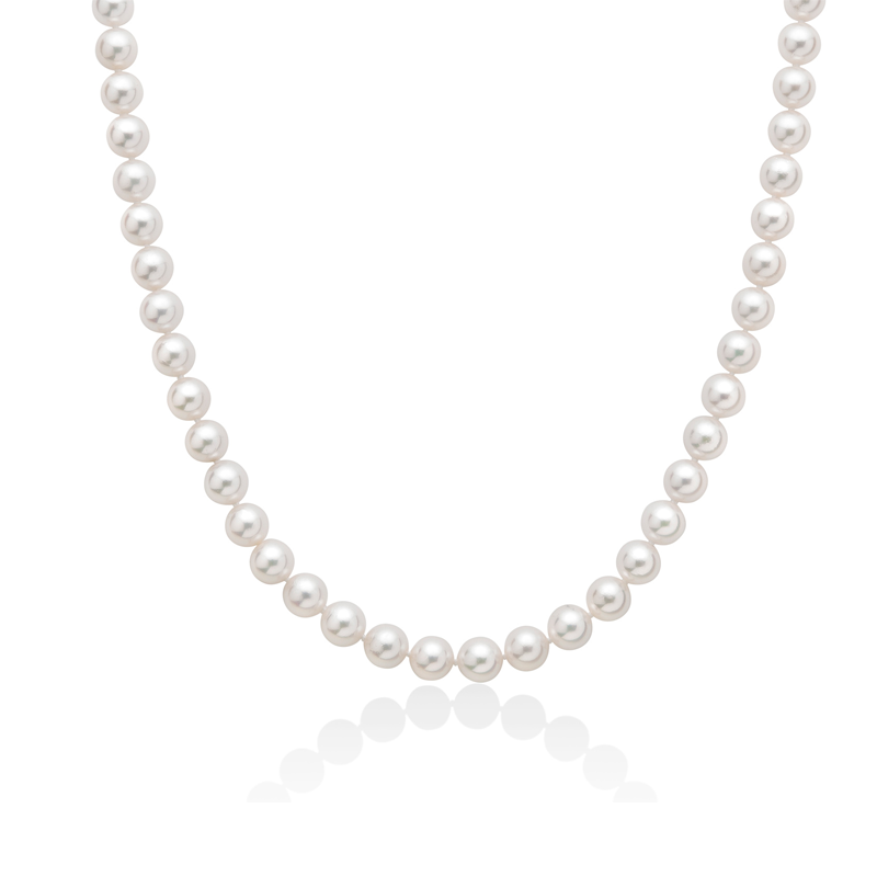 Scopri l'eleganza senza tempo del Filo di Perle Akoya Miluna in oro 18 carati, un gioiello di lusso perfetto per ogni occasione.
