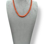 Splendido girocollo sferico in Corallo Sciacca di Patricia Oro Creations, un gioiello made in italy di alta gioielleria.