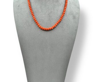 Splendido girocollo sferico in Corallo Sciacca di Patricia Oro Creations, un gioiello made in italy di alta gioielleria.
