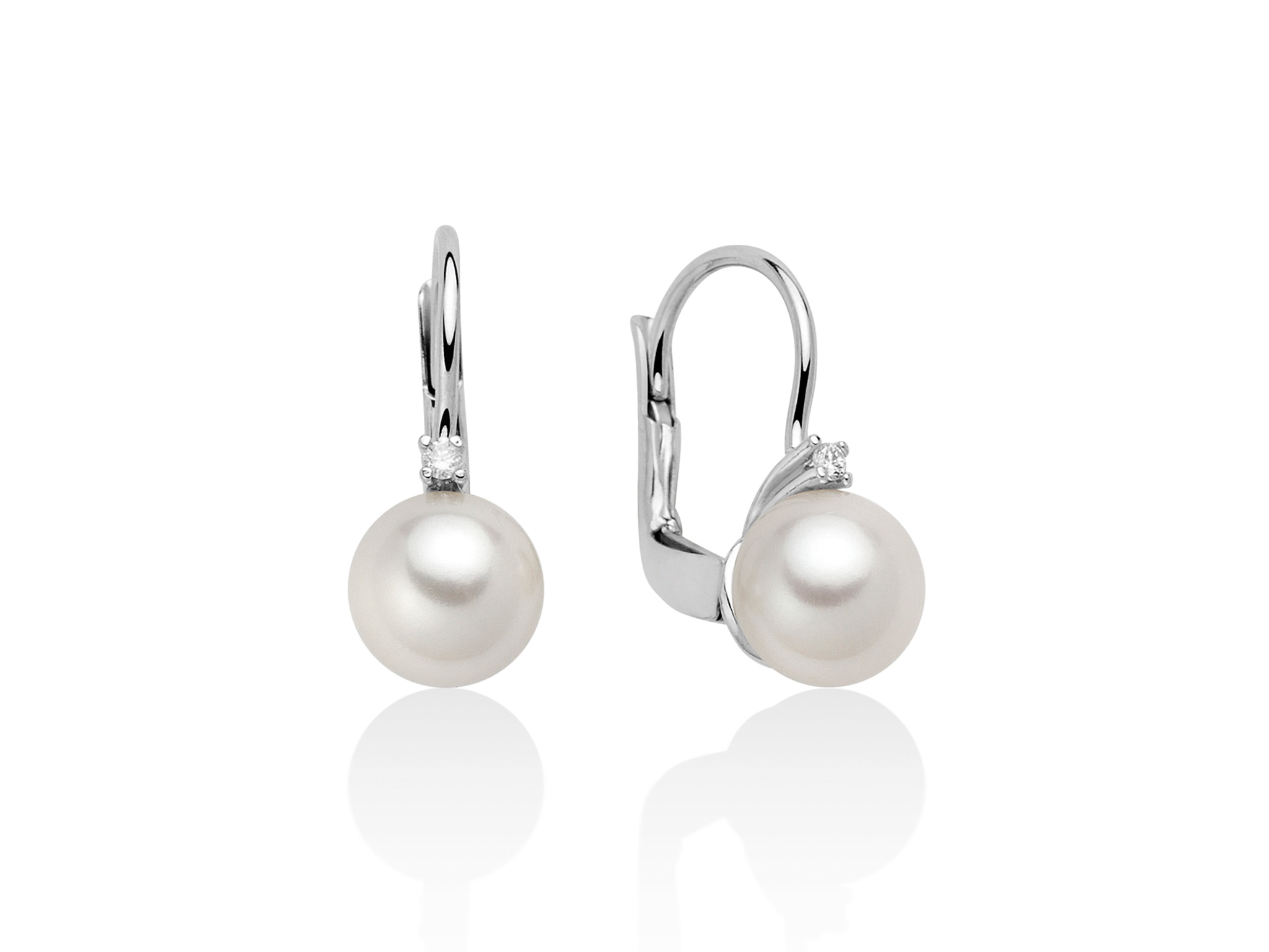Orecchini Miluna in oro bianco con perle e diamanti: l'eleganza senza tempo dei gioielli diamanti per un regalo prezioso.