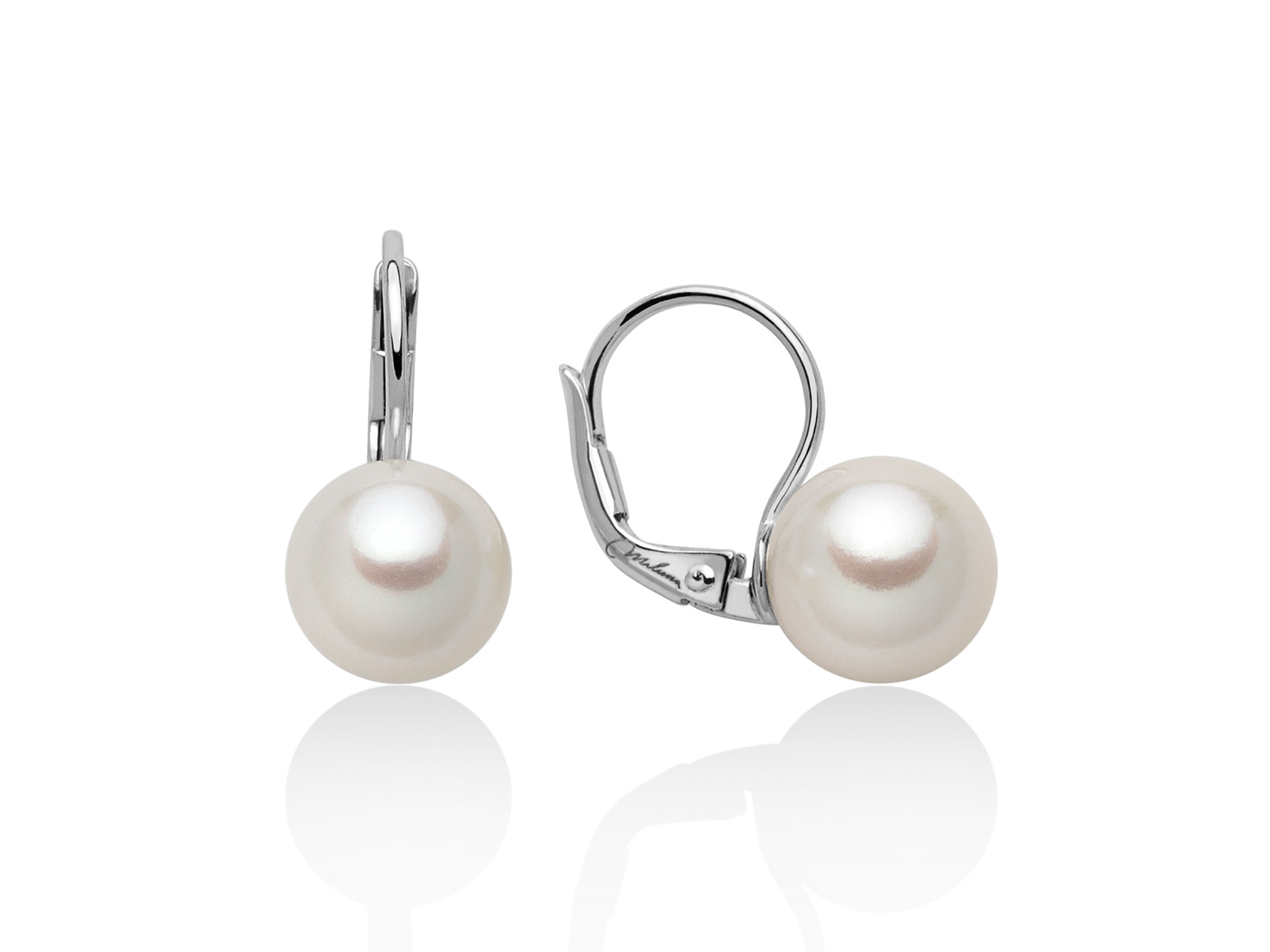 Scopri gli Orecchini Miluna con Perle in Oro 18k, un gioiello di lusso che incarna eleganza e raffinatezza. Perfetti per un'idea regalo preziosa.