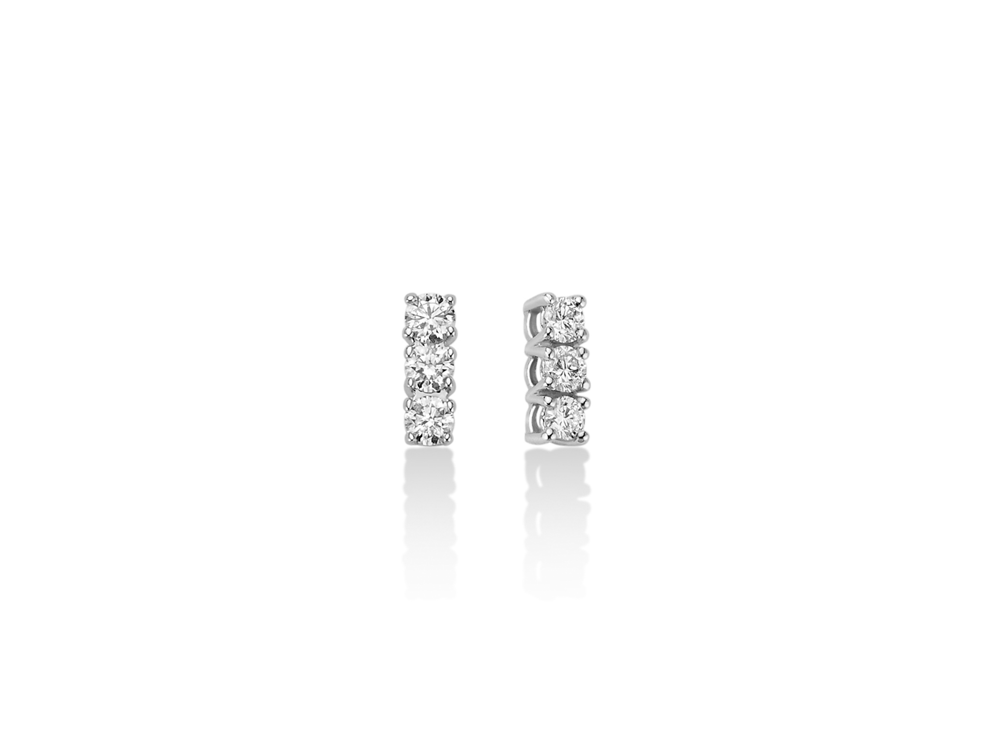 Splendidi Orecchini Miluna Trilogy con diamanti naturali in oro bianco 18k: un'icona di alta gioielleria e raffinatezza. Perfetti per chi cerca gioielli diamanti di lusso.