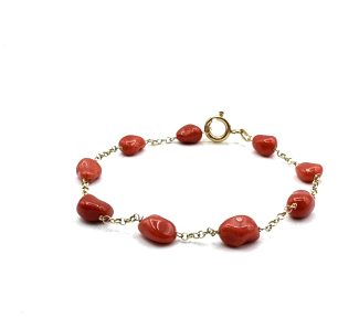 Bracciale in Corallo Sciacca con catena in oro e chiusura in oro 750: un gioiello di lusso firmato Patricia Oro Creations, perfetto per un'idea regalo preziosa.