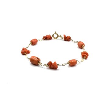 Bracciale in Corallo Sciacca con catena in oro e chiusura in oro 750: un gioiello di lusso firmato Patricia Oro Creations, perfetto per un'idea regalo preziosa.