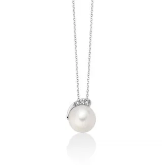 Miluna Necklace with Pearl and Diamonds in 18kt Gold