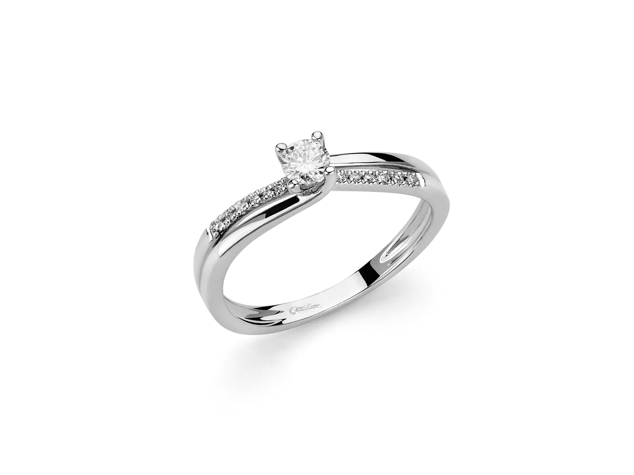 L'Anello Miluna Solitario in Oro Bianco e Diamanti: un gioiello di diamanti preziosi per un'eleganza senza tempo.