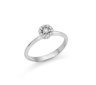 L'Anello Miluna Solitario Pavé in oro bianco 18kt e diamanti è un gioiello di lusso perfetto per chi cerca l'eleganza senza tempo. Scopri la collezione di gioielli diamanti.