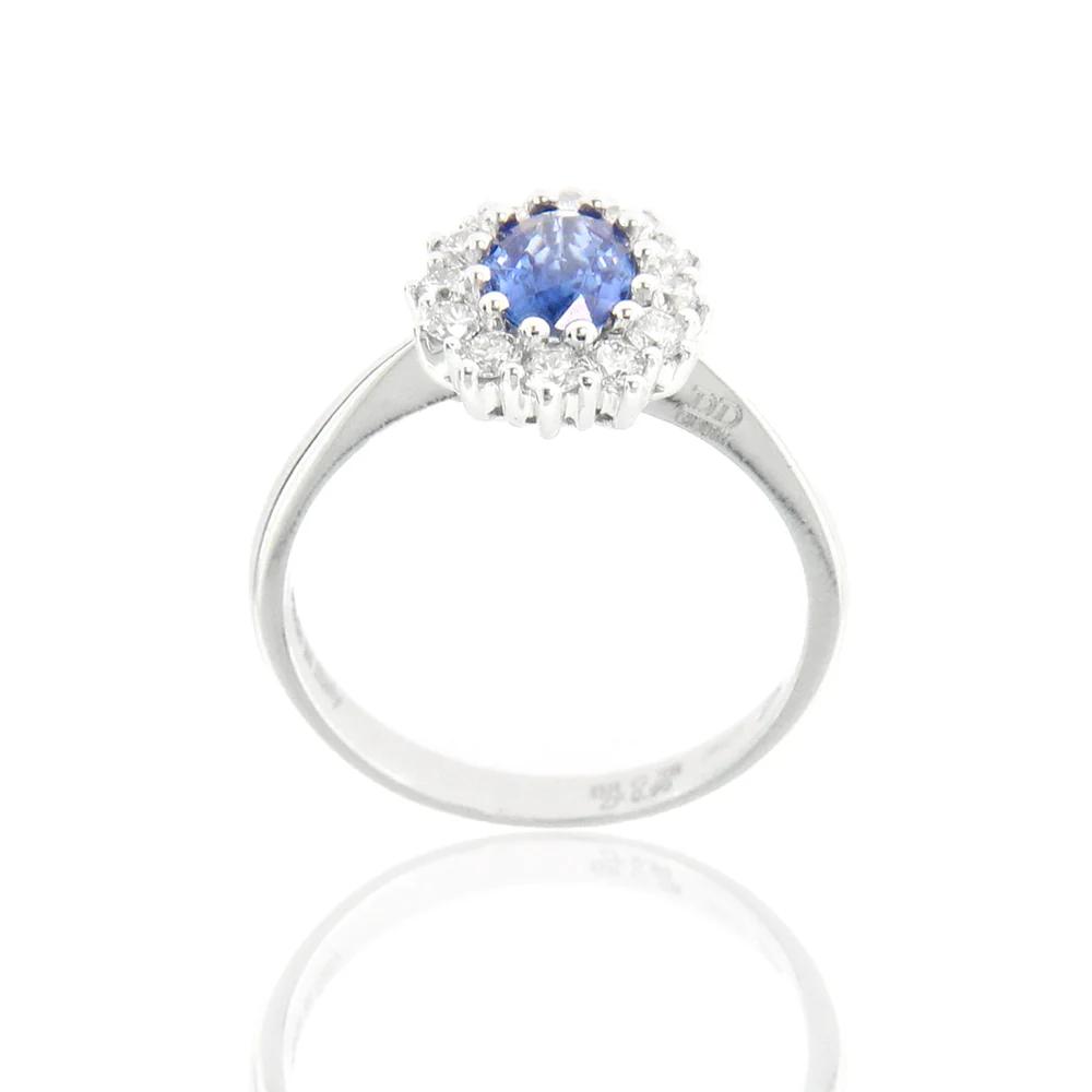 Splendido anello in oro Davite & Delucchi con zaffiri e diamanti, un gioiello di lusso perfetto per un'occasione speciale. (Vista 3)