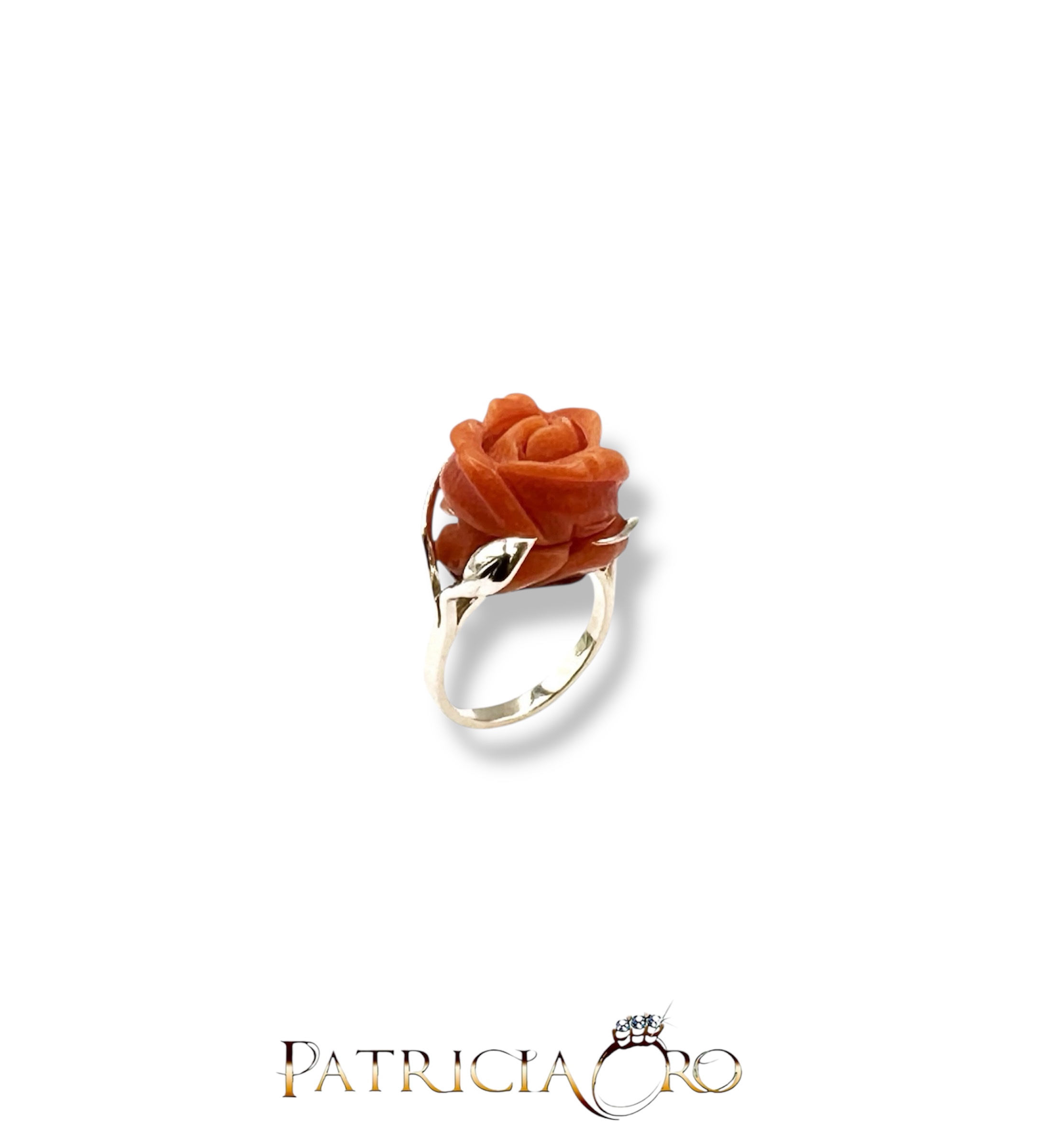 Anello con rosa in corallo Sciacca di Patricia Oro Creations: un gioiello made in italy di alta gioielleria, perfetto come idea regalo preziosa.