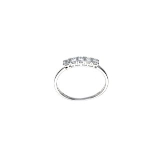 Anello veretta in oro, un gioiello di lusso perfetto per celebrare un momento speciale.