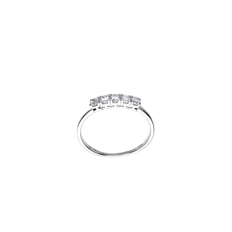 Anello veretta in oro, un gioiello di lusso perfetto per celebrare un momento speciale.