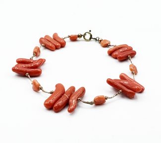 Bracciale con Corallo Sciacca in oro 750, dettaglio delle cannette di corallo rosso mediterraneo