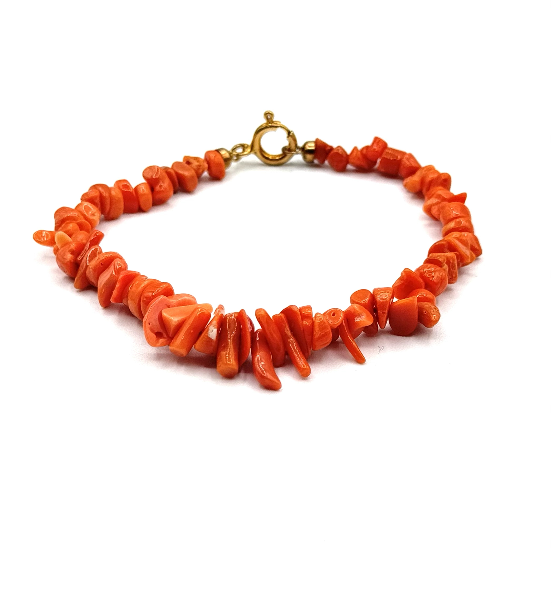 Bracciale in Corallo Sciacca da donna, un gioiello made in italy di Patricia Oro Creations, perfetto per un regalo prezioso.