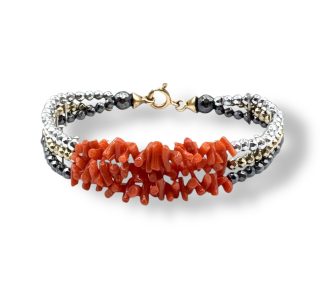 Bracciale Corallo Sciacca e Ematite, un gioiello made in italy di Patricia Oro Creations, perfetto per un regalo prezioso.