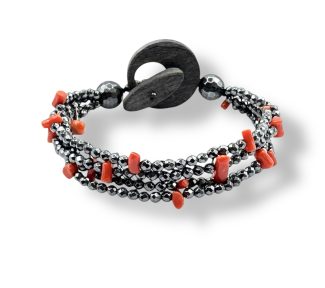 Splendido bracciale Corallo Sciacca e Ematite Naturale, un gioiello made in italy di Patricia Oro Creations, perfetto per un'idea regalo preziosa.