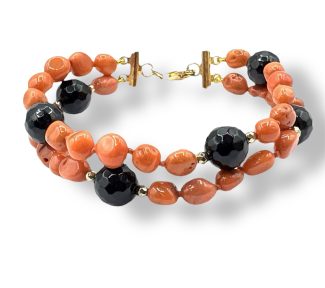 Bracciale Corallo Sciacca con Onice di Patricia Oro Creations: un gioiello made in italy di alta gioielleria, perfetto per un regalo prezioso.