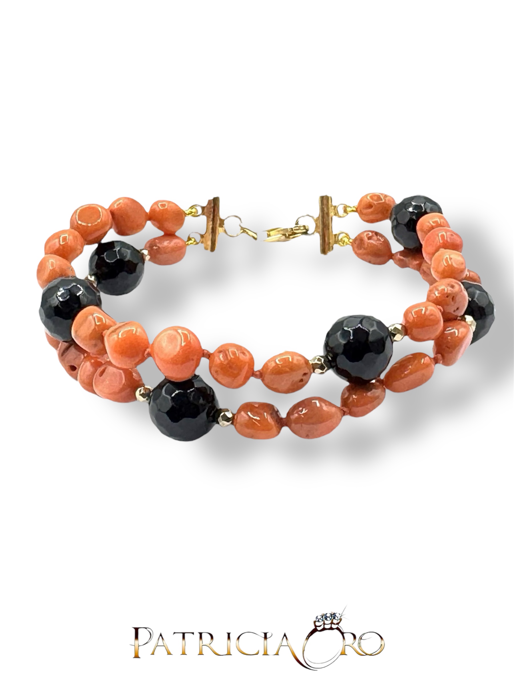 Bracciale Corallo Sciacca con Onice di Patricia Oro Creations: un gioiello made in italy di alta gioielleria, perfetto per un regalo prezioso.