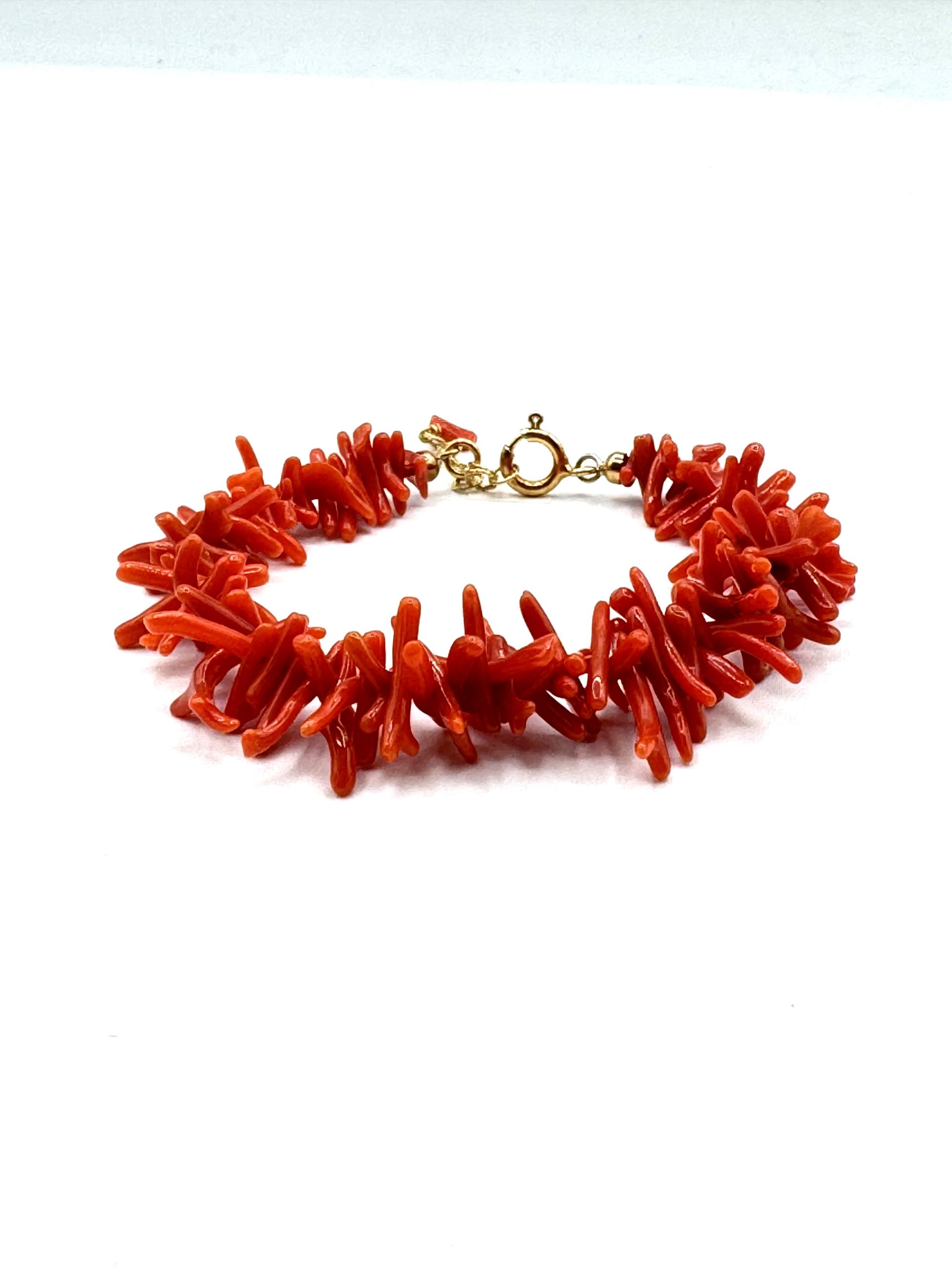 Bracciale Donna in Corallo Sciacca con Chiusura Arg. 925 Bracciale donna Corallo Sciacca con chiusura argento 925, modello cupolini, artigianale Sicilia