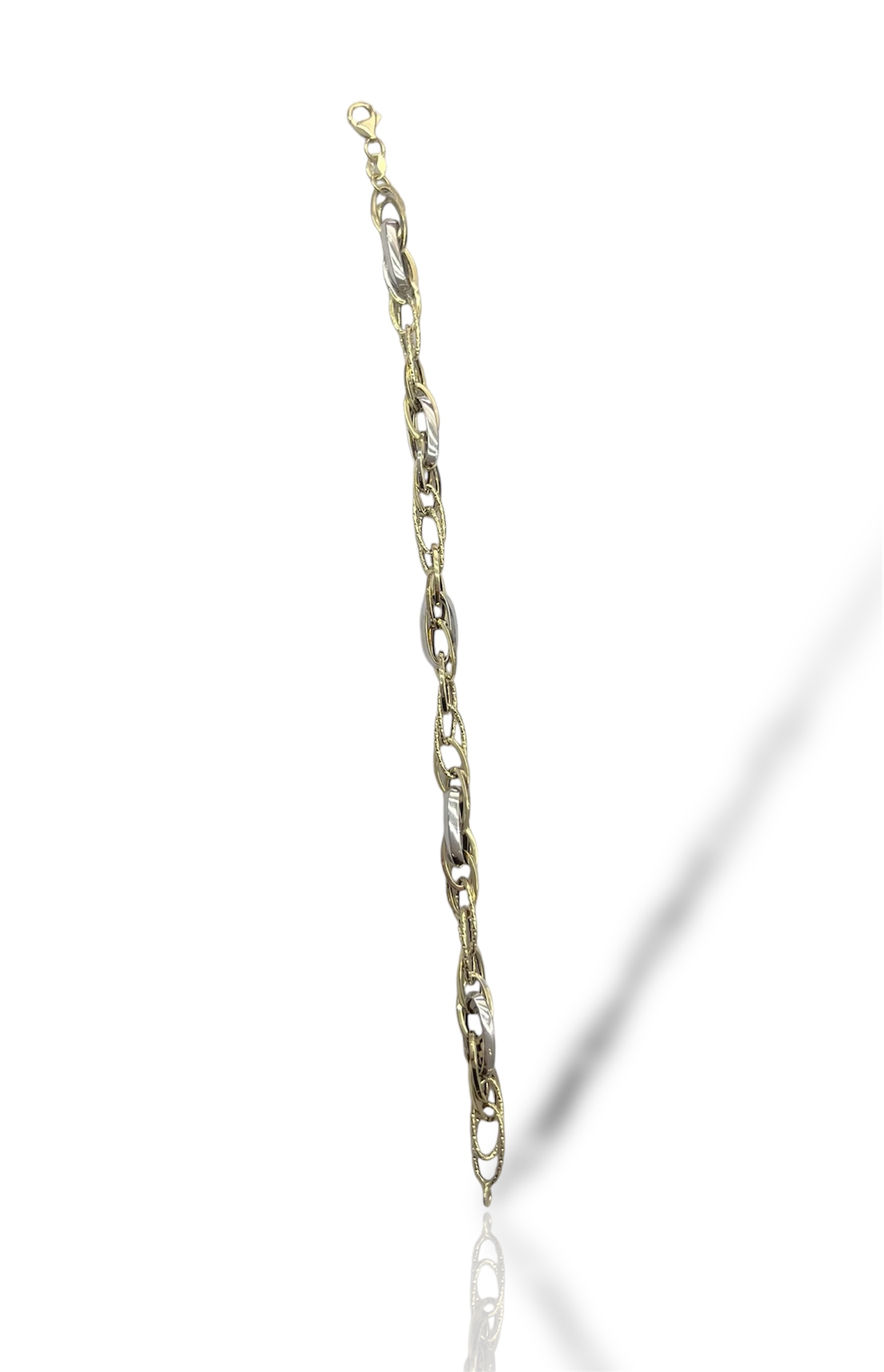 Bracciale in oro 750, un gioiello di lusso perfetto per un'idea regalo preziosa.