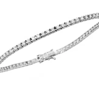 Splendido bracciale tennis Davite&Delucchi con diamanti naturali, un'icona di eleganza e raffinatezza. Scopri la nostra selezione di gioielli diamanti.
