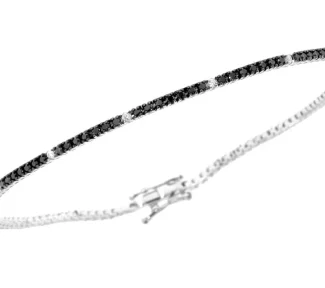 Bracciale tennis con diamanti neri in oro 750 Davite&Delucchi: un gioiello di lusso, perfetto per chi cerca l'eleganza senza tempo. Scopri la nostra selezione di gioielli diamanti.