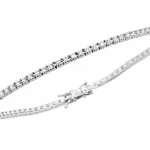 Bracciale tennis con diamanti in oro 18 carati Davite&Delucchi: un gioiello di lusso, perfetto per chi cerca l'eleganza senza tempo. Scopri la nostra selezione di gioielli diamanti.