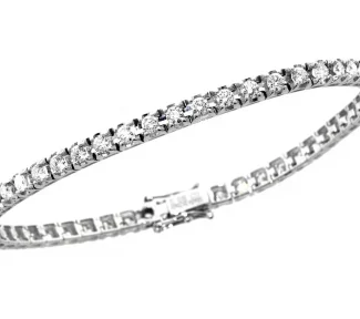 Bracciale tennis con diamanti in oro 18 carati Davite&Delucchi: un gioiello di lusso, perfetto per chi cerca l'eleganza senza tempo. Scopri la nostra selezione di gioielli diamanti.