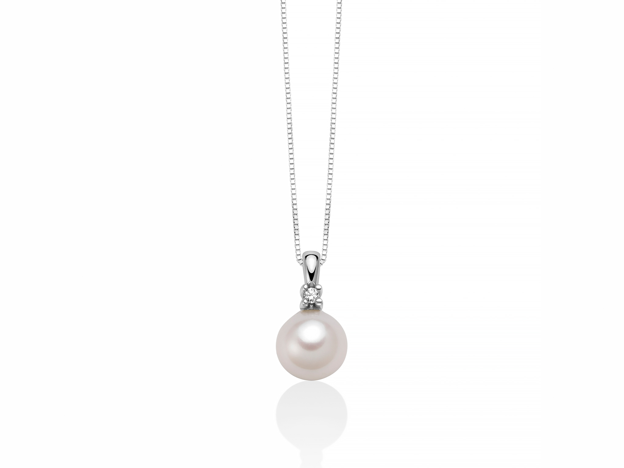 La Collana Miluna Diamante e Perla in oro 750: un capolavoro di gioielleria diamanti per un'eleganza senza tempo.