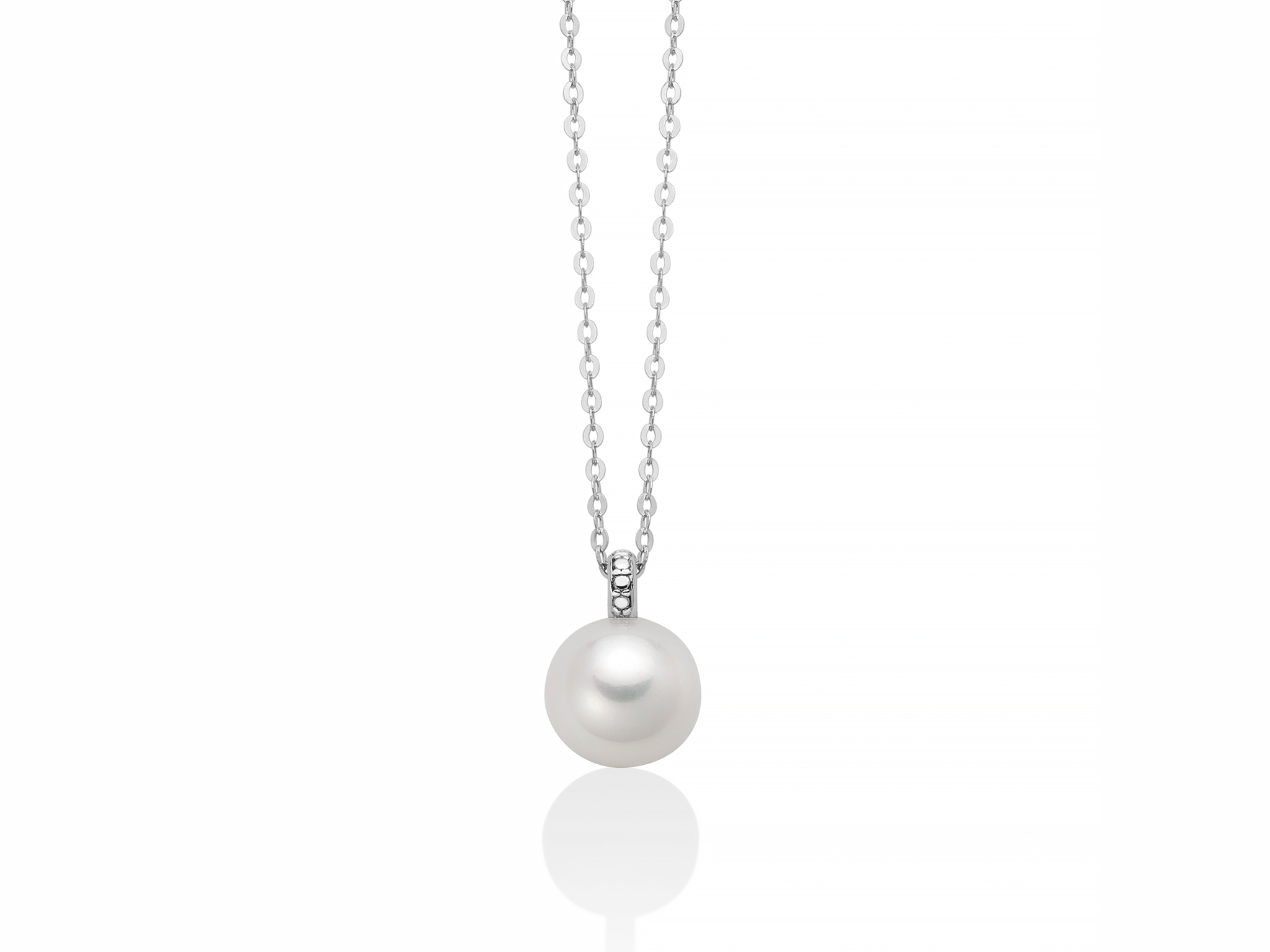 Scopri l'eleganza senza tempo della Collana Miluna in Oro Bianco con Perla, un gioiello di lusso perfetto per un'occasione speciale.