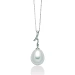 La Collana Miluna in oro bianco, perle e diamanti: un capolavoro di alta gioielleria, perfetto per chi cerca gioielli diamanti unici e preziosi.