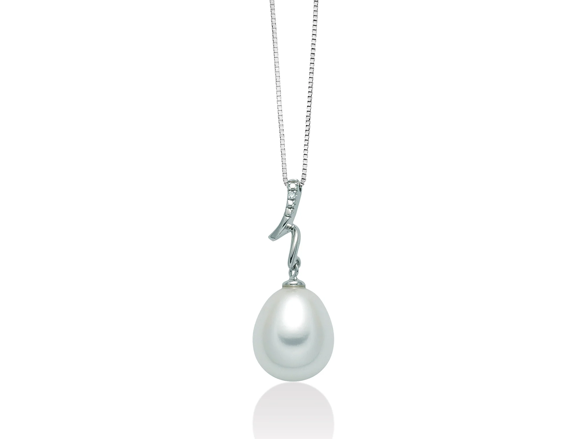 La Collana Miluna in oro bianco, perle e diamanti: un capolavoro di alta gioielleria, perfetto per chi cerca gioielli diamanti unici e preziosi.