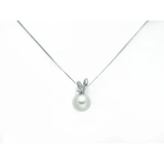 Miluna Necklace in 18kt White Gold with Pearl and Diamonds