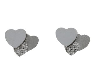 Splendidi orecchini a cuore in oro 18k, un gioiello di lusso perfetto per un regalo prezioso.