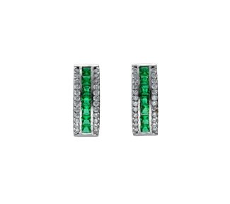 Eleganti orecchini in oro da donna, un gioiello di lusso perfetto per un'occasione speciale.