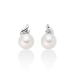 Orecchini Miluna in oro bianco con perle e diamanti: un'esplosione di eleganza e raffinatezza. Scopri la bellezza dei gioielli diamanti Miluna, perfetti per un regalo prezioso.