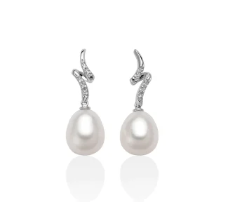 Scopri gli Orecchini Miluna con perle preziose, un'icona di eleganza senza tempo per un regalo prezioso.