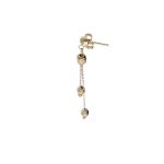 Eleganti orecchini pendenti in oro 750, un gioiello di lusso perfetto per un'occasione speciale. Scopri la raffinatezza dell'alta gioielleria. (Vista 2)