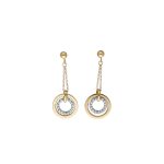 Eleganti orecchini pendenti in oro 750, un gioiello di lusso perfetto per un'occasione speciale. Scopri la raffinatezza dell'alta gioielleria.