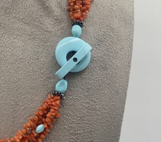 Splendida collana da donna in corallo Sciacca e turchese, un gioiello made in italy di Patricia Oro Creations, perfetto per un'idea regalo preziosa. (Vista 2)