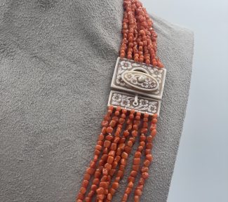 Splendida collana da donna Corallo Sciacca con cammeo, un gioiello made in italy di Patricia Oro Creations, perfetto per un'idea regalo preziosa. (Vista 2)