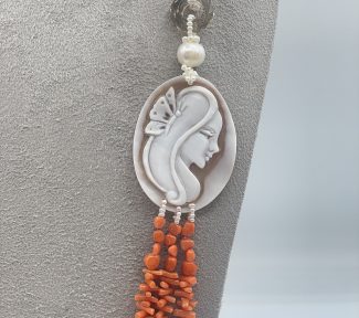 Splendida Collana Corallo Sciacca con Perle e Cammeo, un capolavoro di gioielli made in italy, perfetto per un'occasione speciale. (Vista 2)