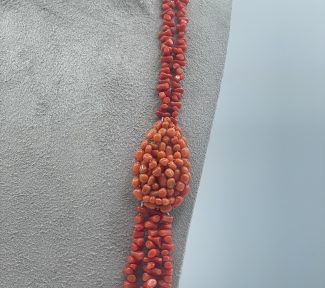 Splendida collana da donna in Corallo Sciacca, un gioiello made in Italy di Patricia Oro Creations, perfetto per un'idea regalo preziosa. (Vista 2)
