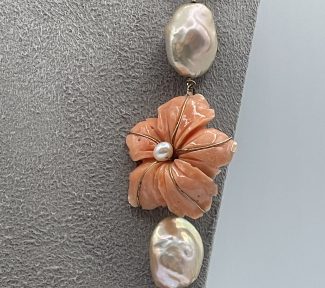 Splendida collana da donna in corallo e perle, un gioiello made in italy di Patricia Oro Creations, perfetto per un'idea regalo preziosa. (Vista 2)