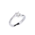 Anello solitario Davite&Delucchi in oro 18k con diamante: un gioiello di lusso per chi ama i gioielli diamanti.
