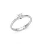 L'Anello Solitario Miluna con diamante brillante in oro bianco 750 è un gioiello di alta gioielleria, perfetto per un'idea regalo preziosa.
