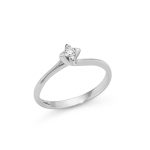 L'Anello Solitario Miluna in oro bianco con diamante da 0.06ct: un gioiello di lusso perfetto per un'idea regalo preziosa.