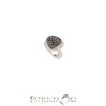 L'Anello Stile Antico Toppa di Clesi Gioielli, un gioiello di lusso che incarna l'eleganza senza tempo.