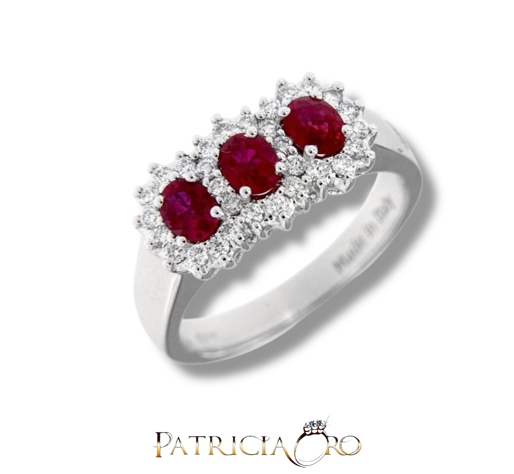 Splendido anello trilogy Davite&Delucchi con rubino e diamanti, un gioiello di lusso per chi ama i gioielli diamanti.
