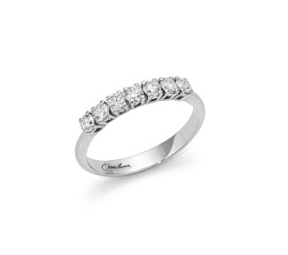 L'anello Veretta Miluna con diamanti brillanti in oro 18 carati: un capolavoro di gioielleria diamanti per un'eleganza senza tempo.